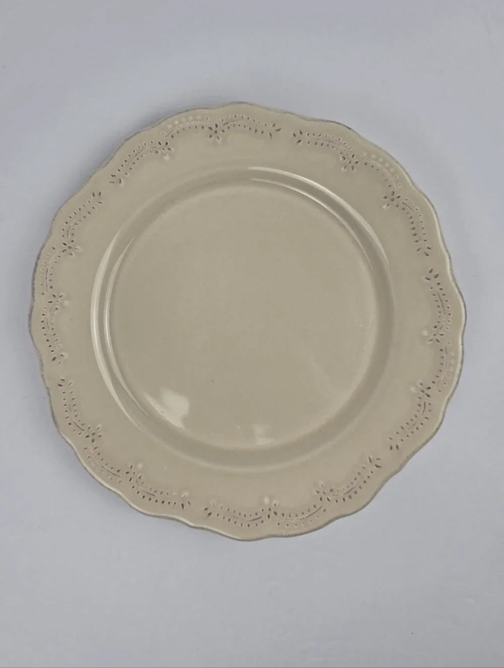 Pier 1 Imports Lacey Salad Dessert Plate 8.5” Cream Beige Scalloped Portugal